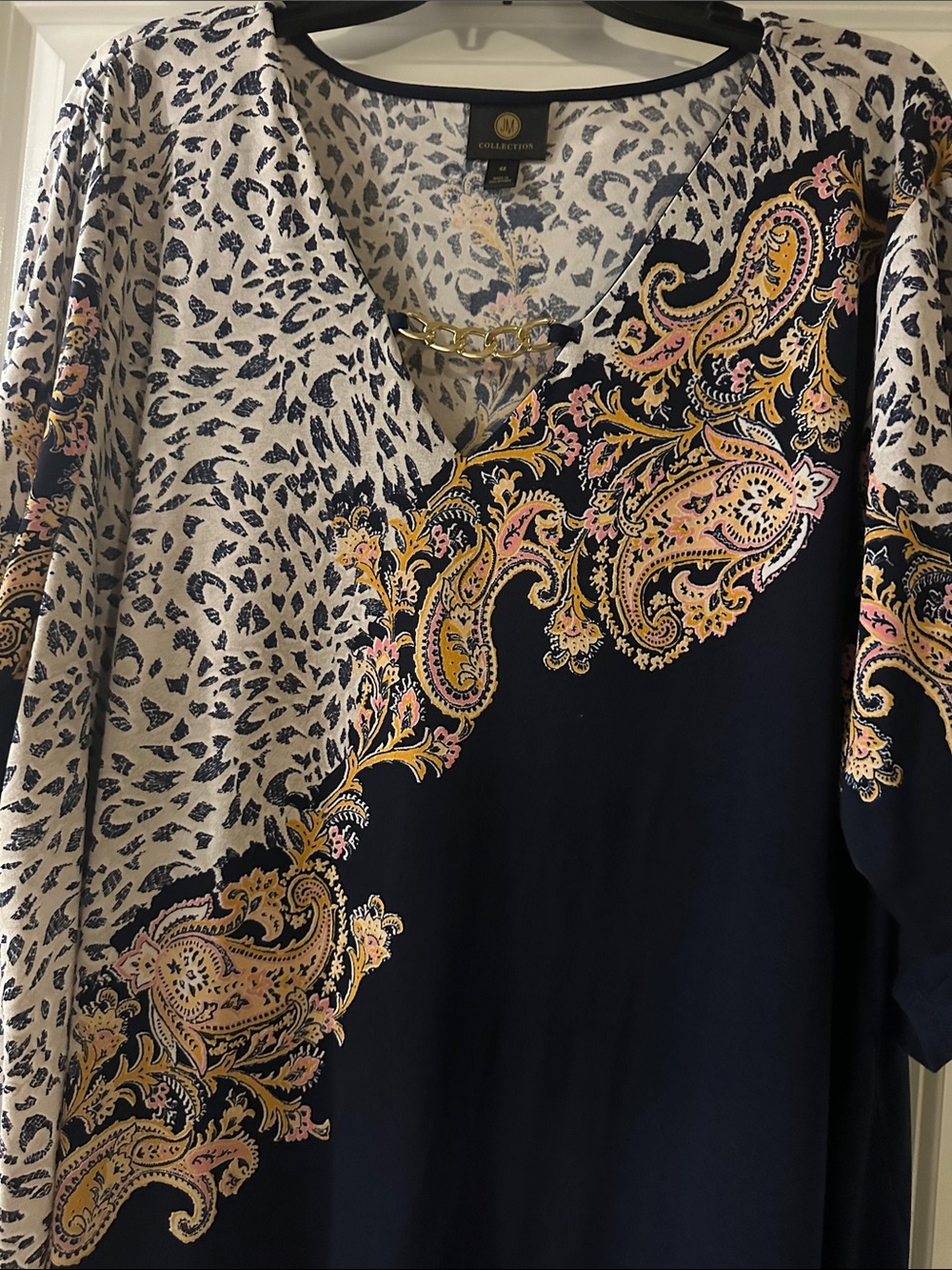 Collection blouse with gold chain